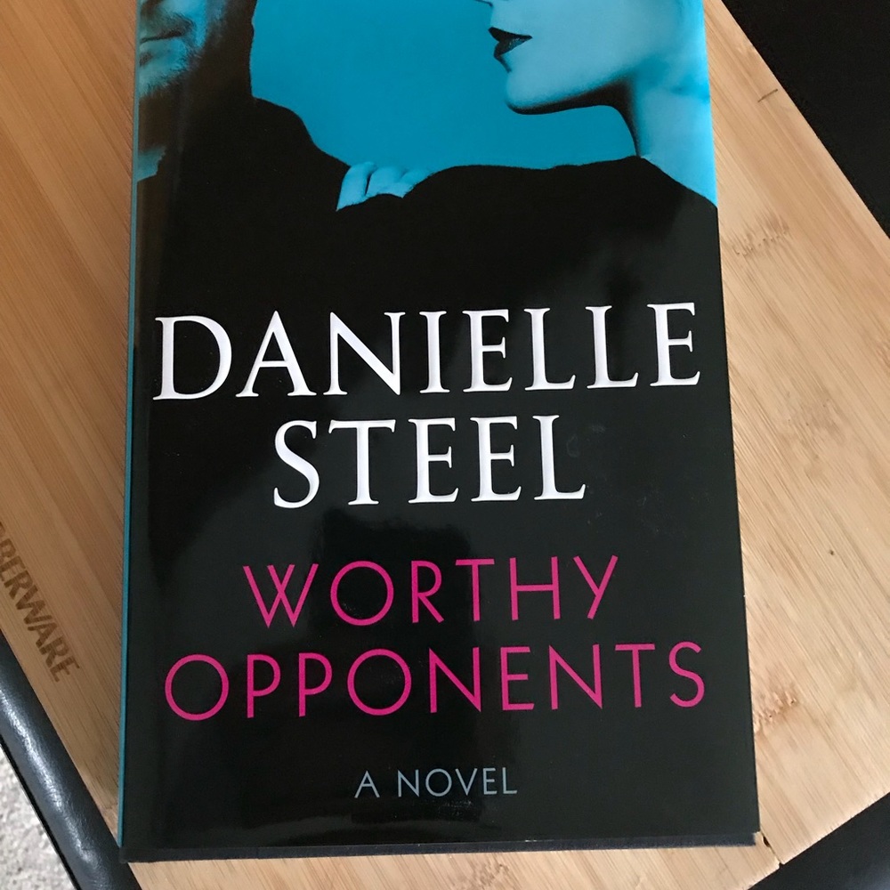 Worthy Opponents
by DANIELLE STEEL